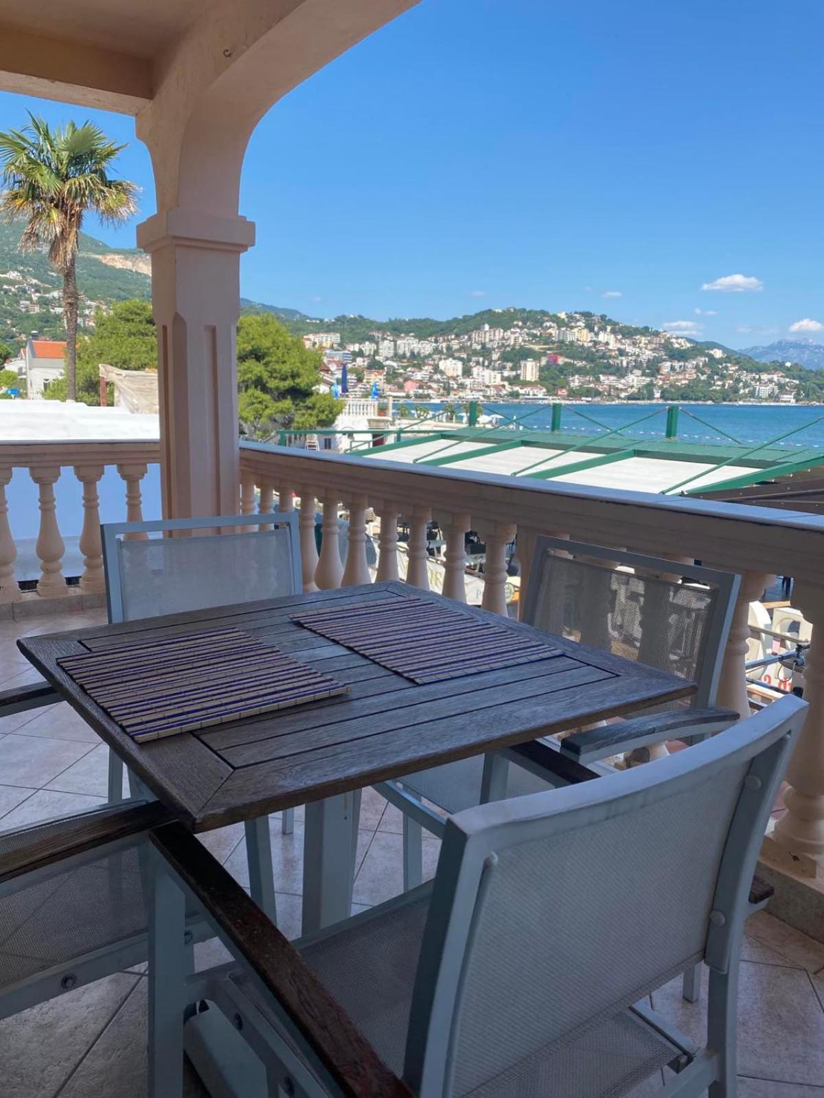 Apartments Grifone Lux Herceg Novi Exterior foto