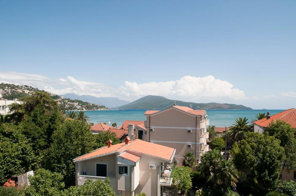 Apartments Grifone Lux Herceg Novi Exterior foto