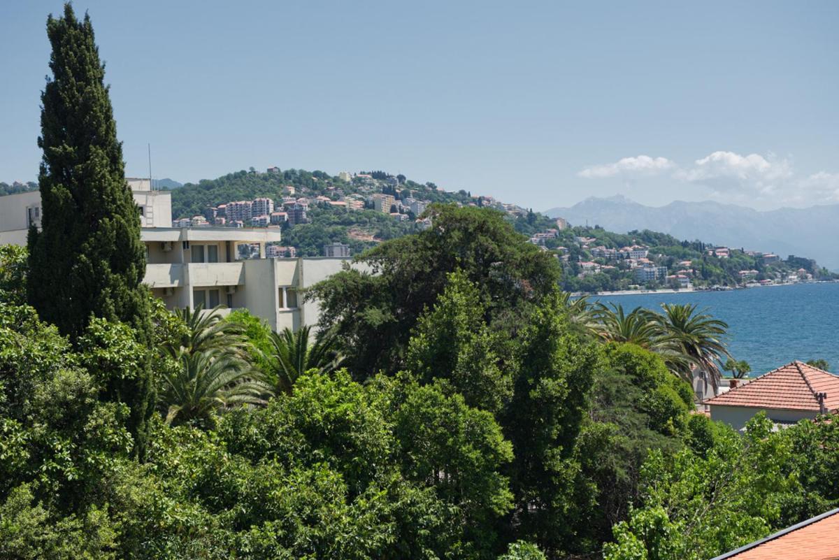 Apartments Grifone Lux Herceg Novi Exterior foto