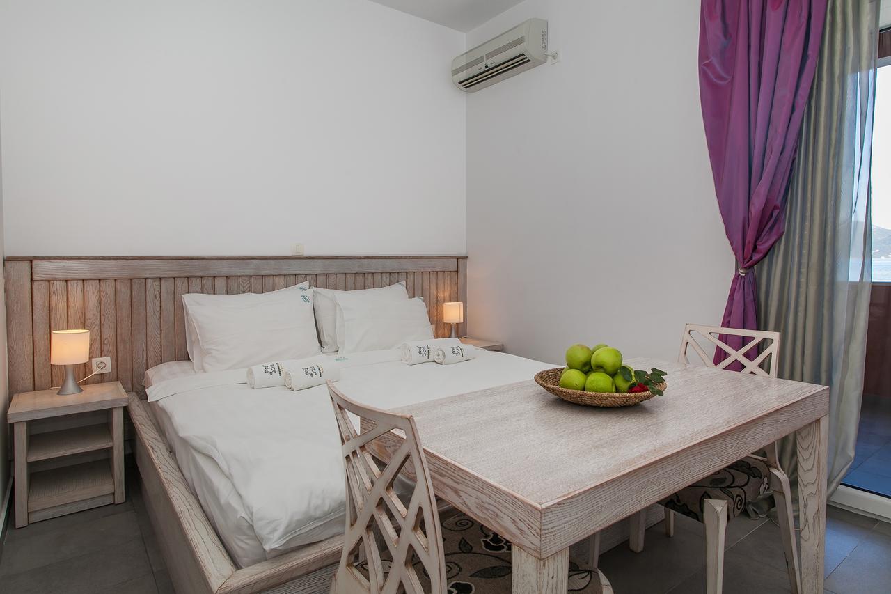 Apartments Grifone Lux Herceg Novi Exterior foto