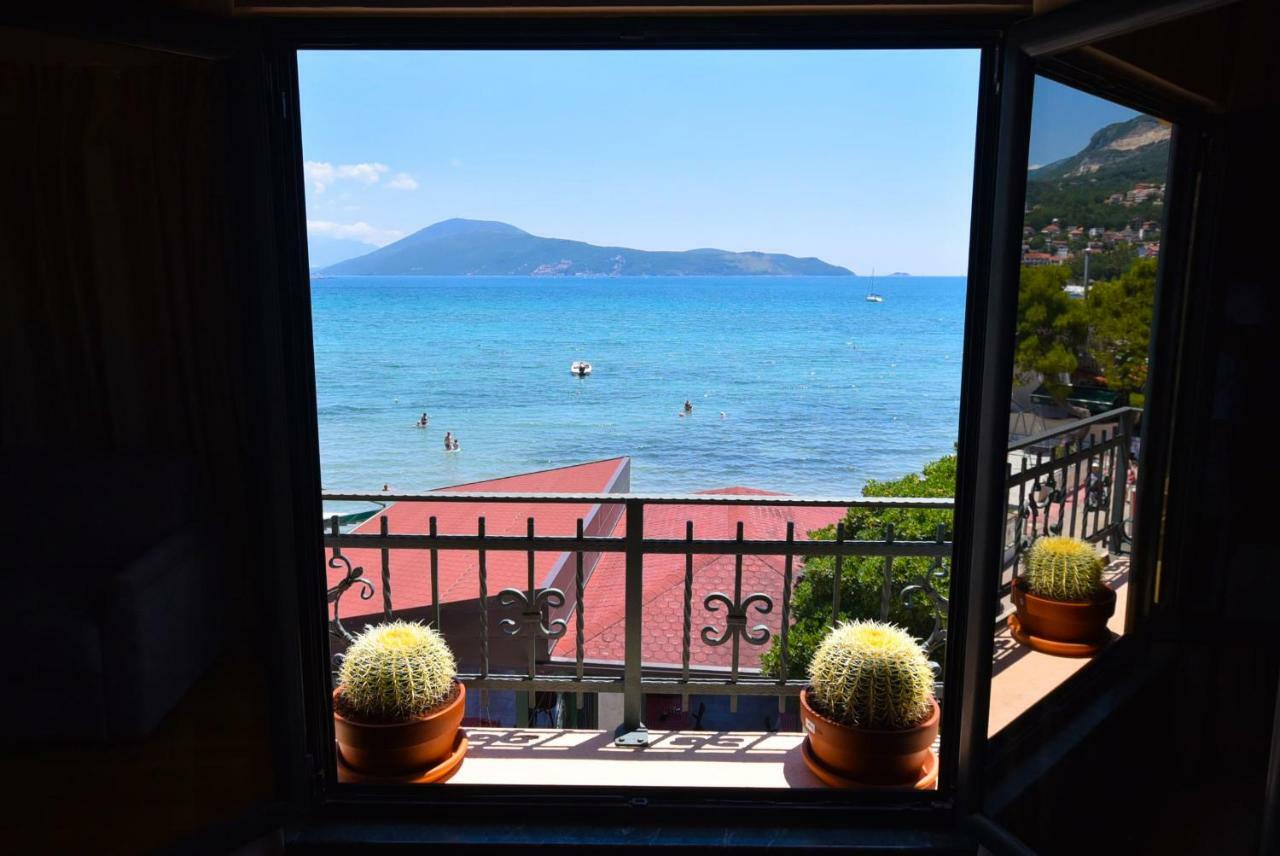 Apartments Grifone Lux Herceg Novi Exterior foto