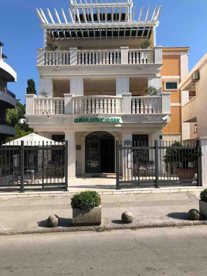 Apartments Grifone Lux Herceg Novi Exterior foto